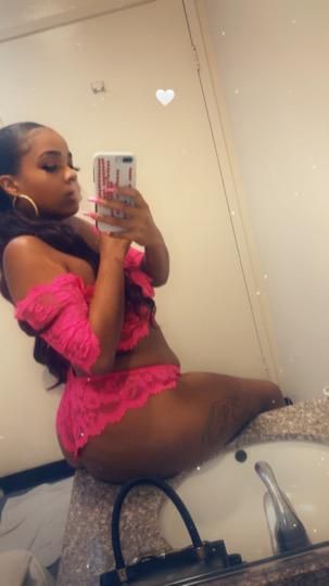 Escorts Long Beach, California You want me come get me DADDY😻 to take away yourwood 🪵🍆 real juicy ebony 🍯
