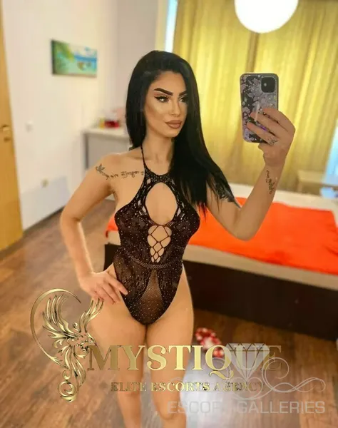 Escorts London, England Flory Mystique