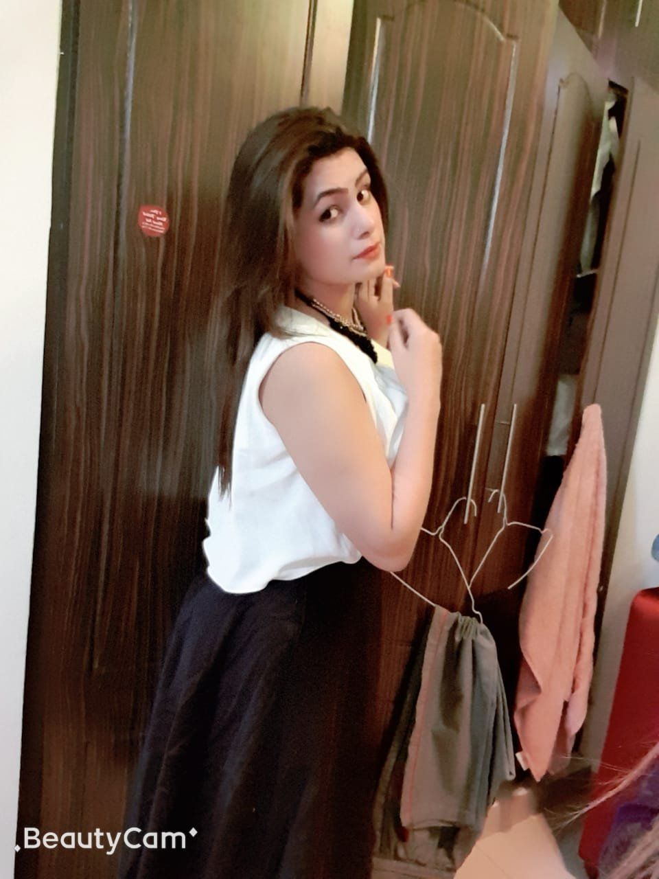 Escorts Al Ain City, United Arab Emirates Javeria Indian Girl