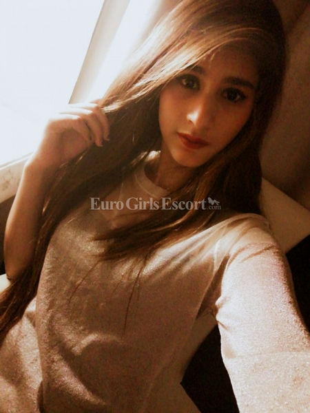 Escorts Kuala Lumpur, Malaysia Komal Indian Busty