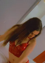 Escorts Hamilton, Ontario Mirna