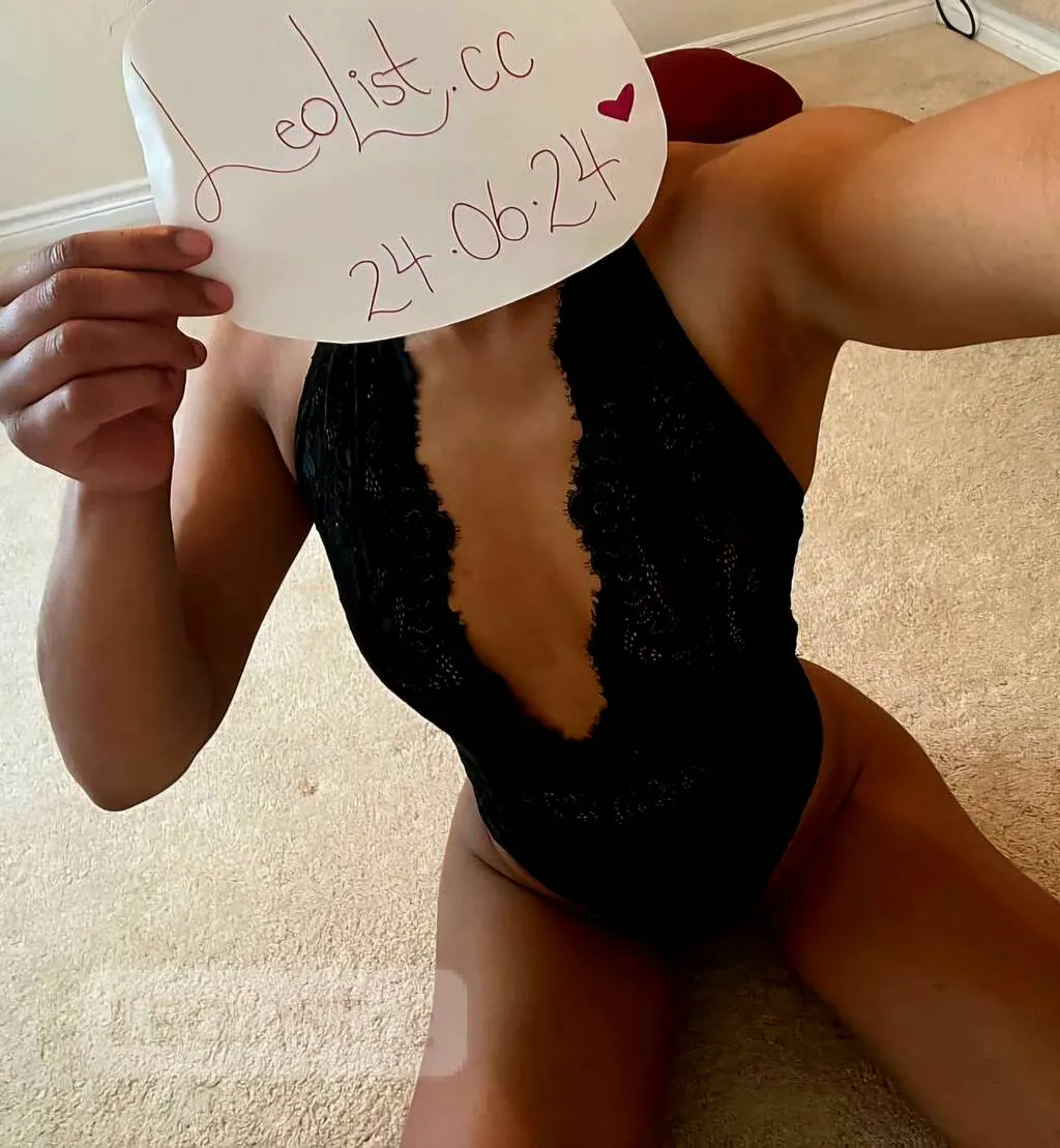 Escorts Oakville, Ontario NEW SEXY!! SUNKISS cant be missed spinner!! HOTTIE Alert