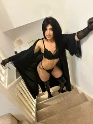 Escorts Newport, Wales Dominatrix Hot