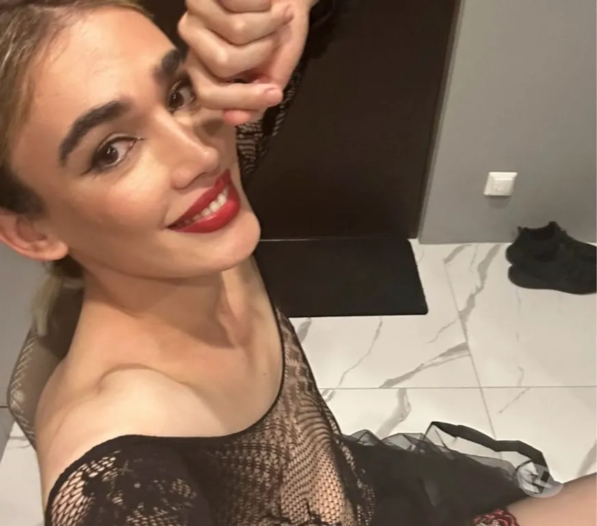 Escorts Doncaster, England Hi call me Bruno Please, femboy.