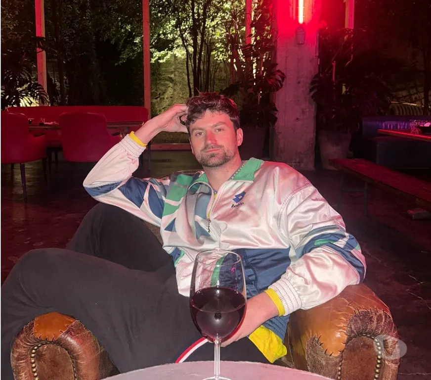 Escorts London, England Tall masc nice fit guy - regular would be great too
