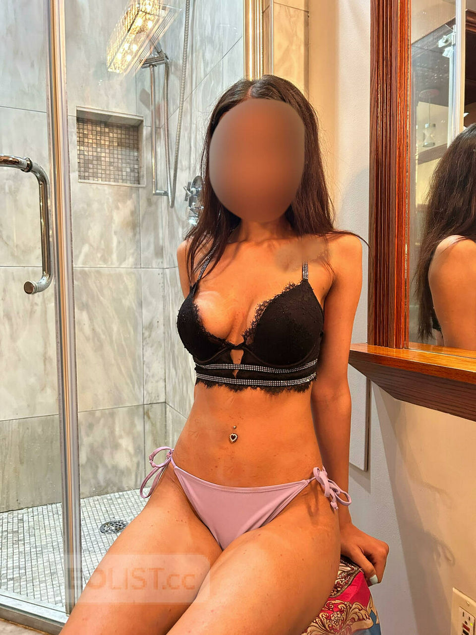 Escorts North York, Ontario WET WEDNESDAY**SEXY GIRLS AVAILABLE** YORKDALE** UNTIL 4AM