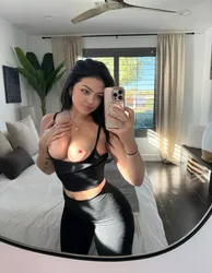 Escorts Dallas, Texas Welcome to my escort service I'm available for SEXTING, MASSAGE AND SEX both incall, Outcall and Ca