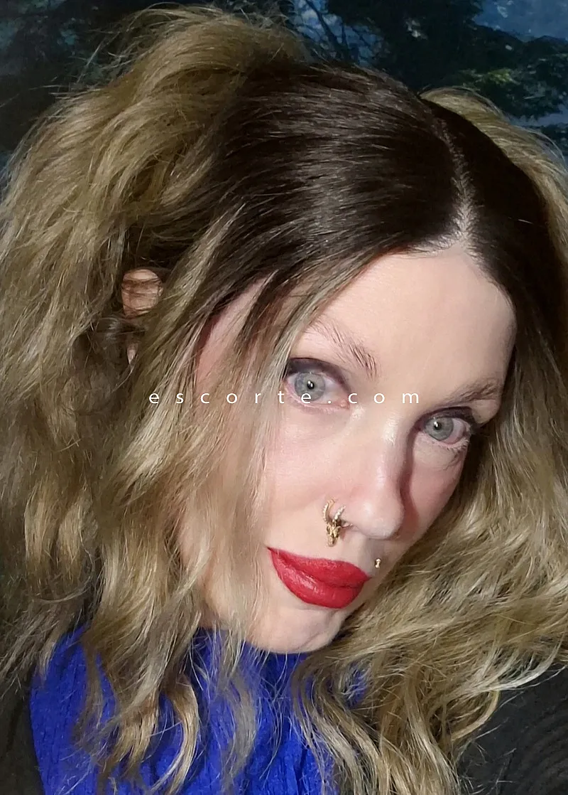 Escorts Nice, France Sophia Snow