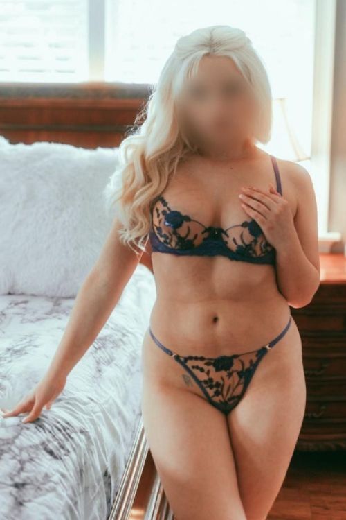 Escorts SweetPetiteAllie