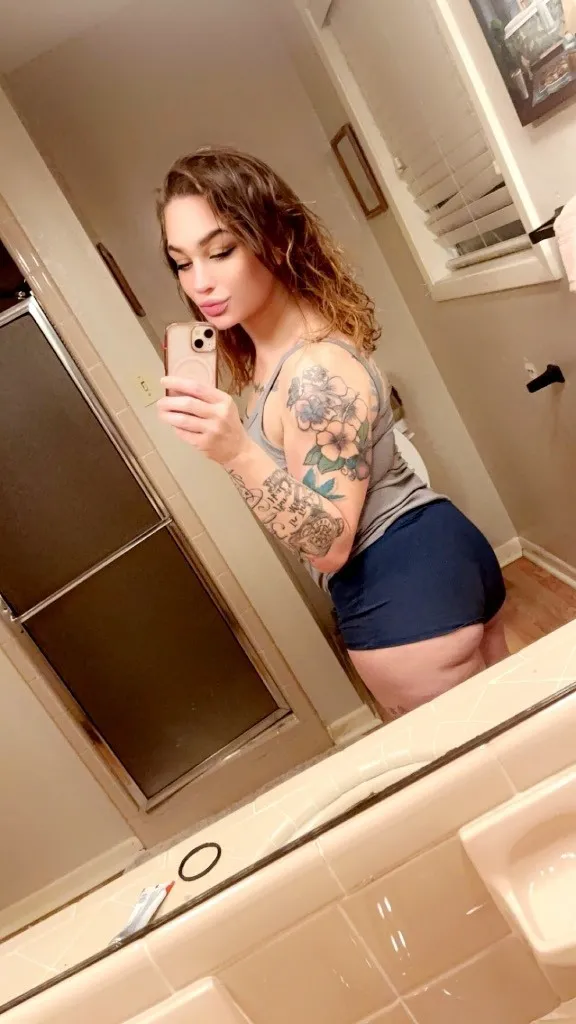 Escorts Providence, Rhode Island If you aint at the beach with erika then where you at Whatsapp 🔜📱 - 21