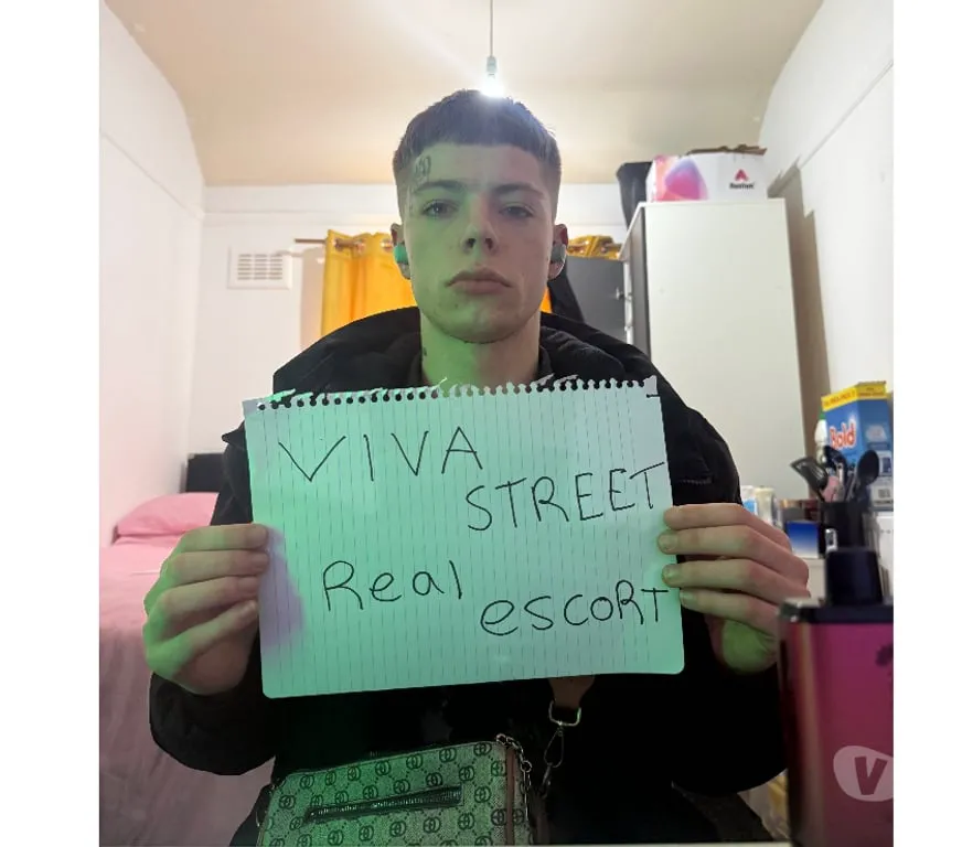 Escorts Brighton, England Daniam Latino Guy