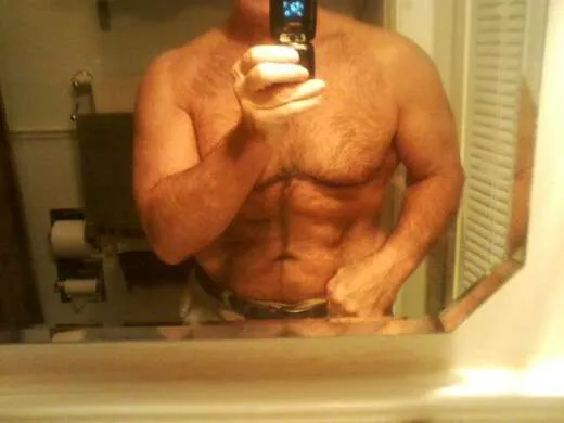Escorts Tysons Corner, Virginia Handsome mature friendly bodybuilder