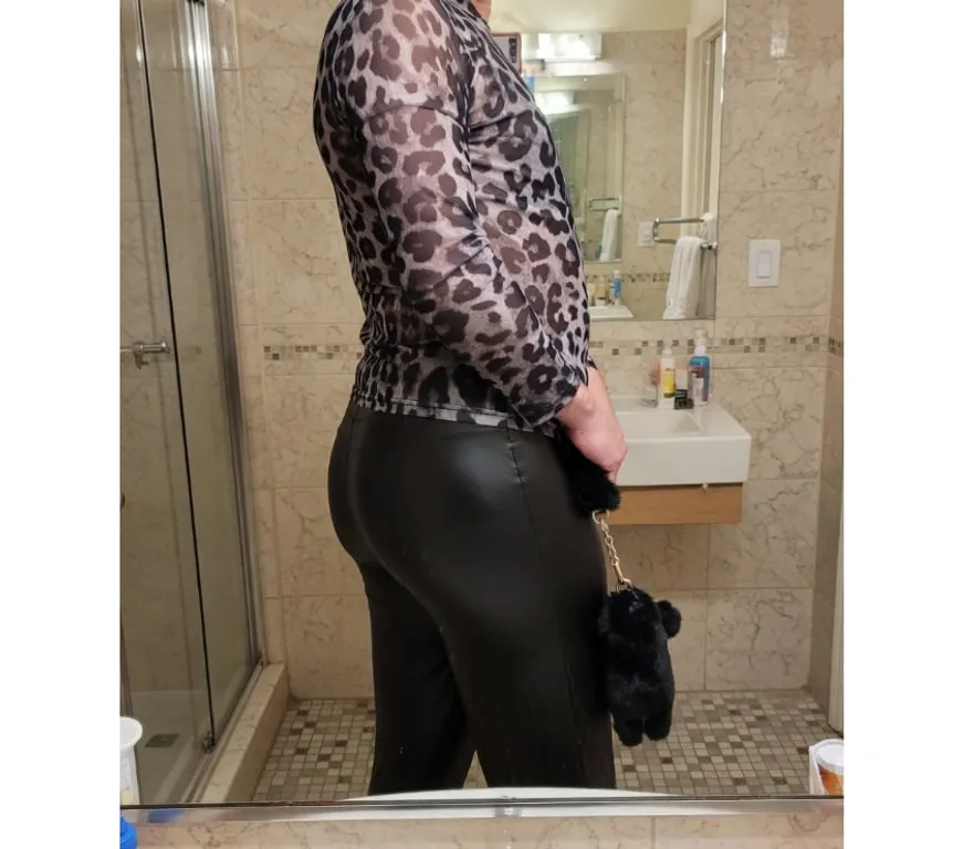 Escorts Huddersfield, England Car Meet Outdoor Service Femboy (WhatsApp