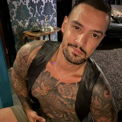 Escorts London, England Juni_TopBoyAlpha