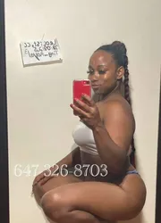 Escorts Kitchener, Ontario Tiny_royal3