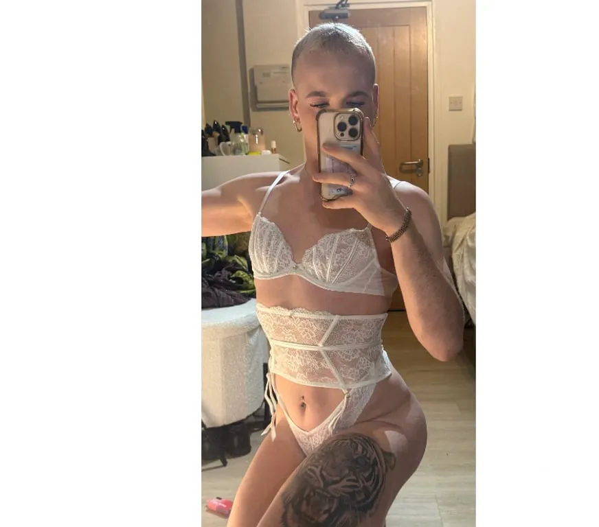 Escorts Folkestone, England Femme boy val 😘