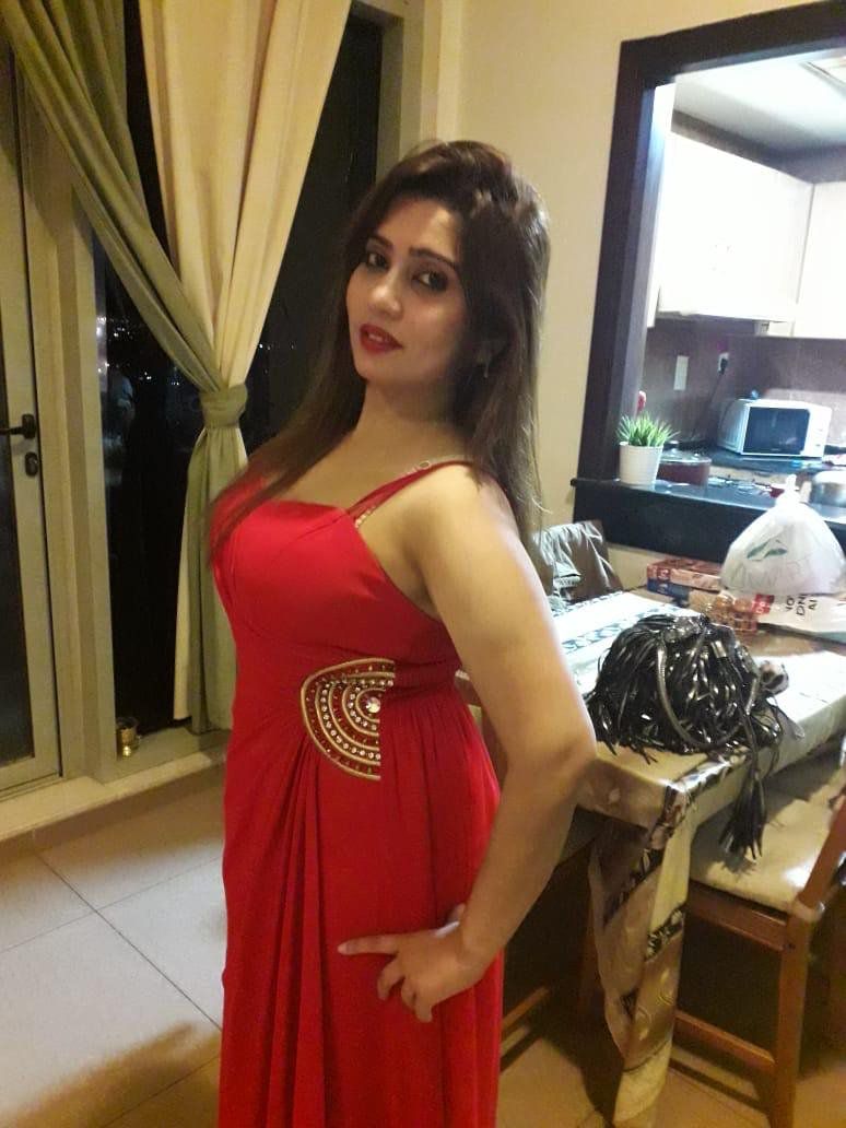 Escorts Dubai, United Arab Emirates Roshini Indian Milf