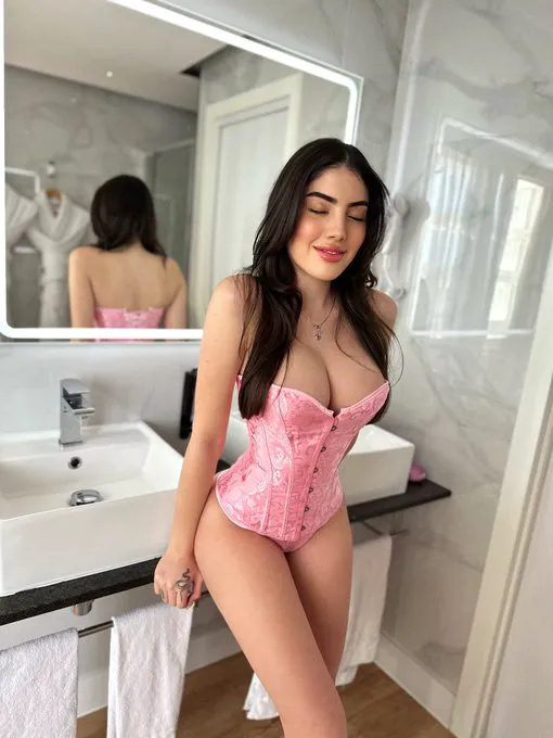 Escorts Helsinki, Finland Rosine Lopez