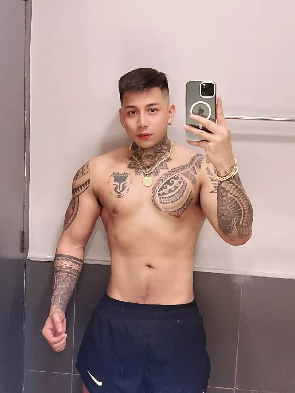 Escorts Makati City, Philippines Mr Dackz 7.5