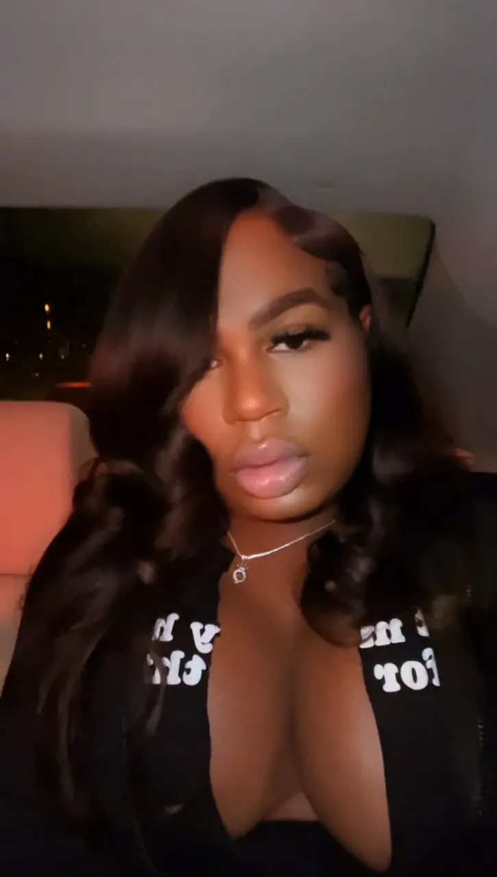 Escorts Chicago, Illinois Celess