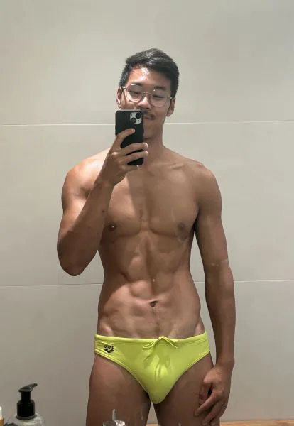 Escorts Zurich, Switzerland Korean_Twunk