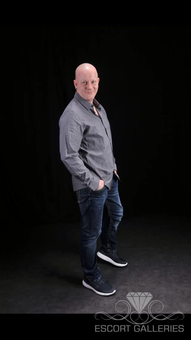 Escorts Berlin, Germany DerCharmeur