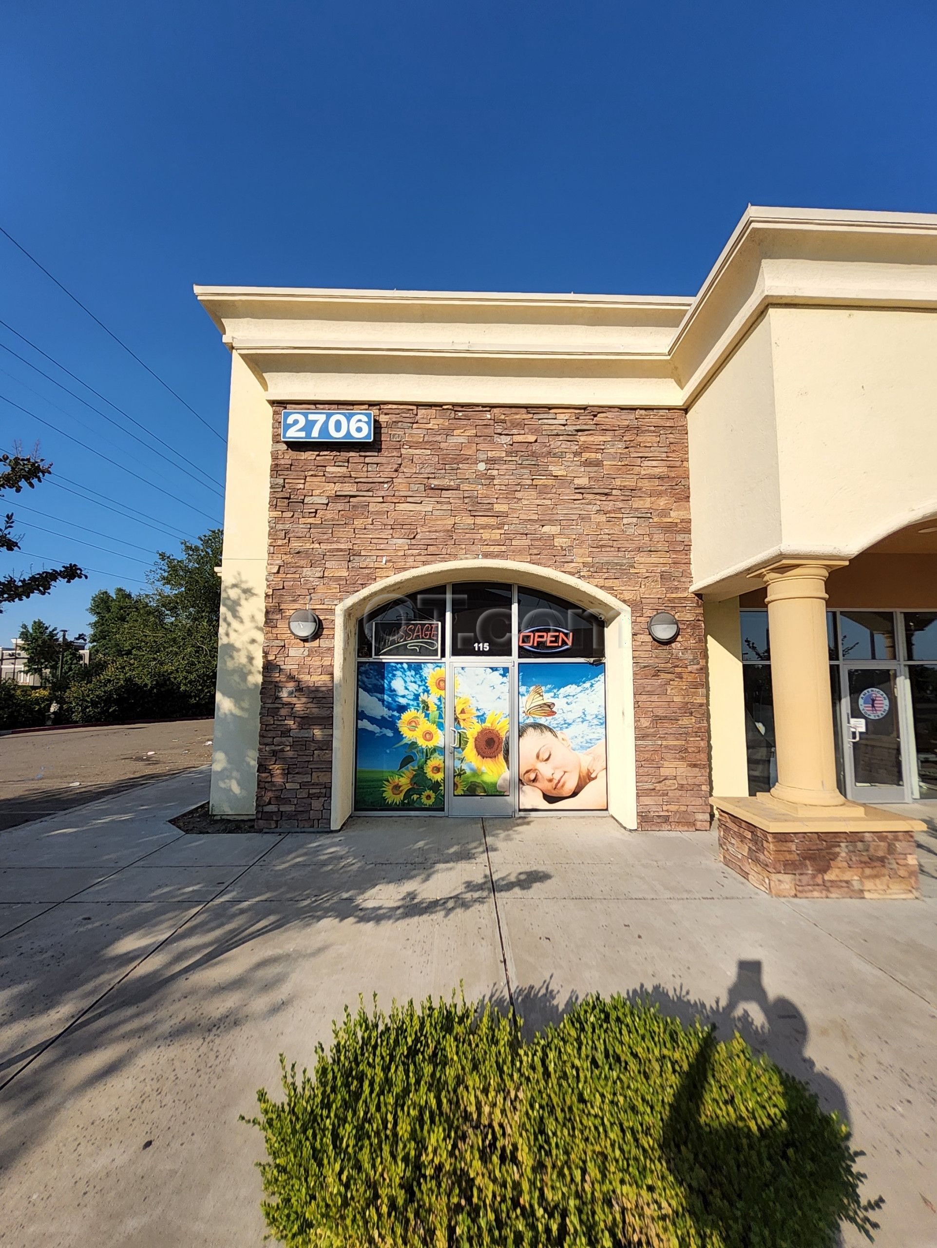 Tracy, California Sunflower massage & spa