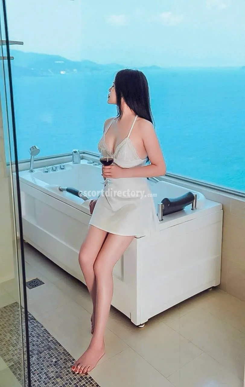Escorts Hanoi, Vietnam Suri