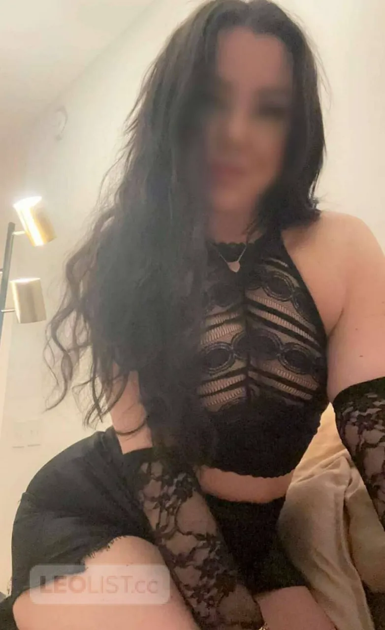 Escorts Montreal, Quebec INCALL MTL EST **busty snowbunny*