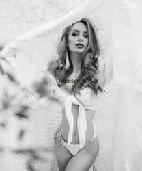 Escorts Bali, Indonesia Mira
