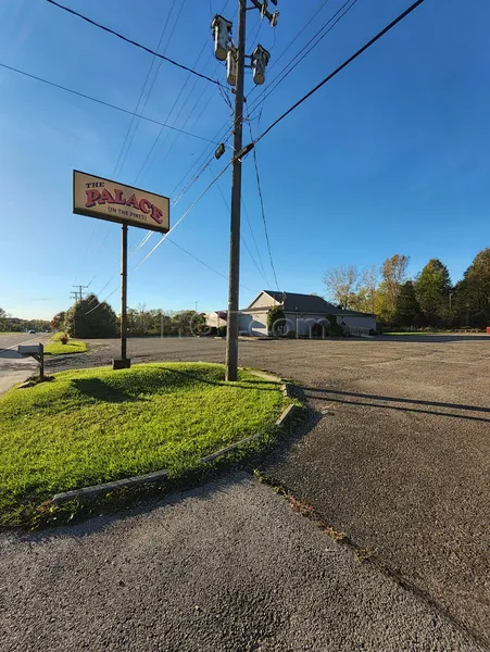 Strip Clubs Lowellville, Ohio Palace in The Pines