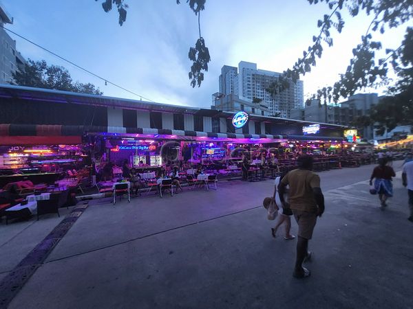 Beer Bar / Go-Go Bar Pattaya, Thailand Pom Bluesky Bar
