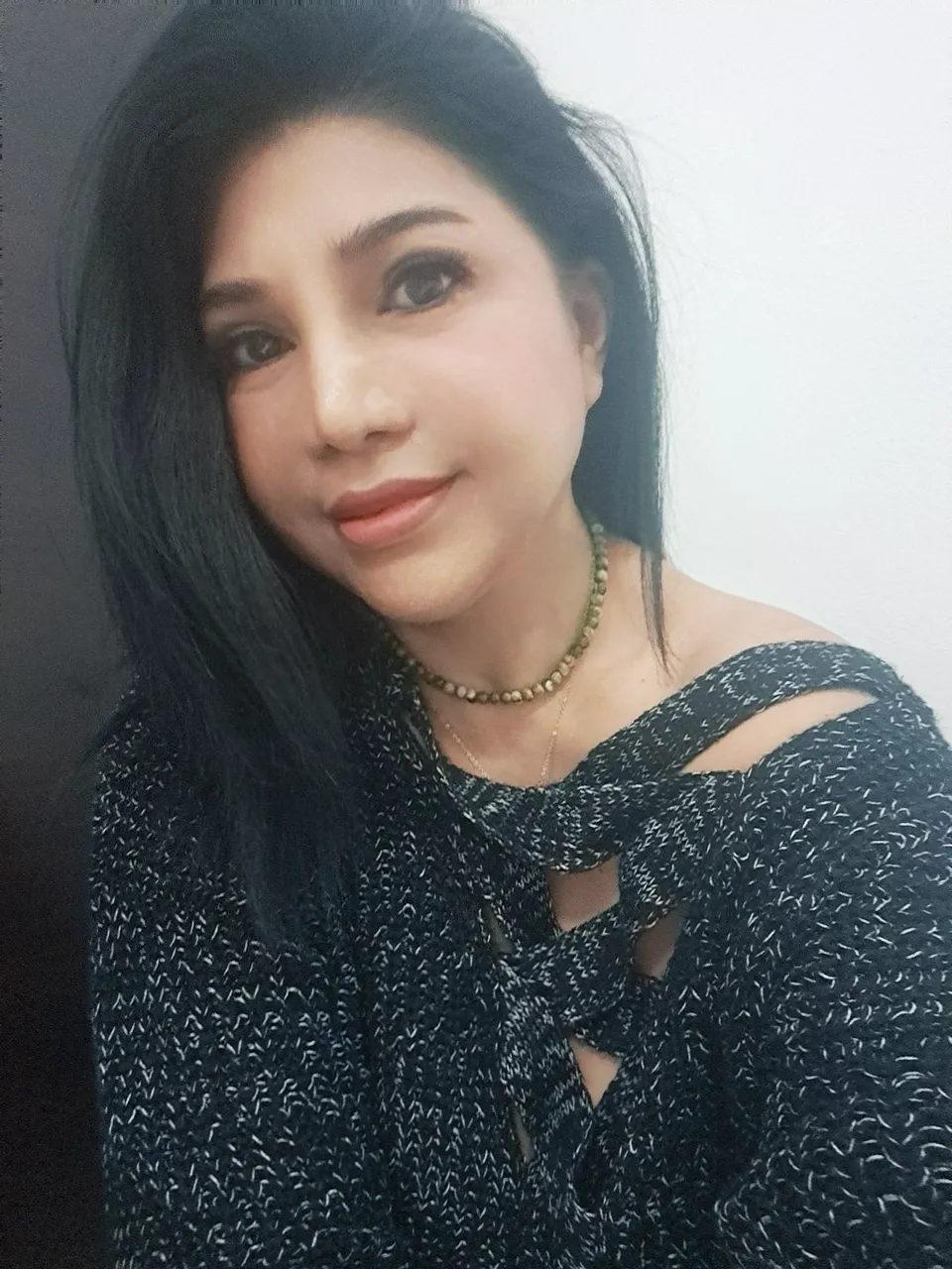 Escorts Muscat, Oman Sara & massage