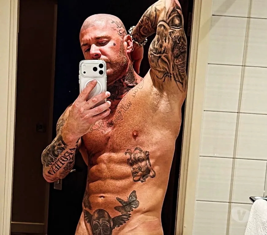 Escorts Northampton, England MR Murdz Masculine Tattooed gym fit man insta rob_murdz