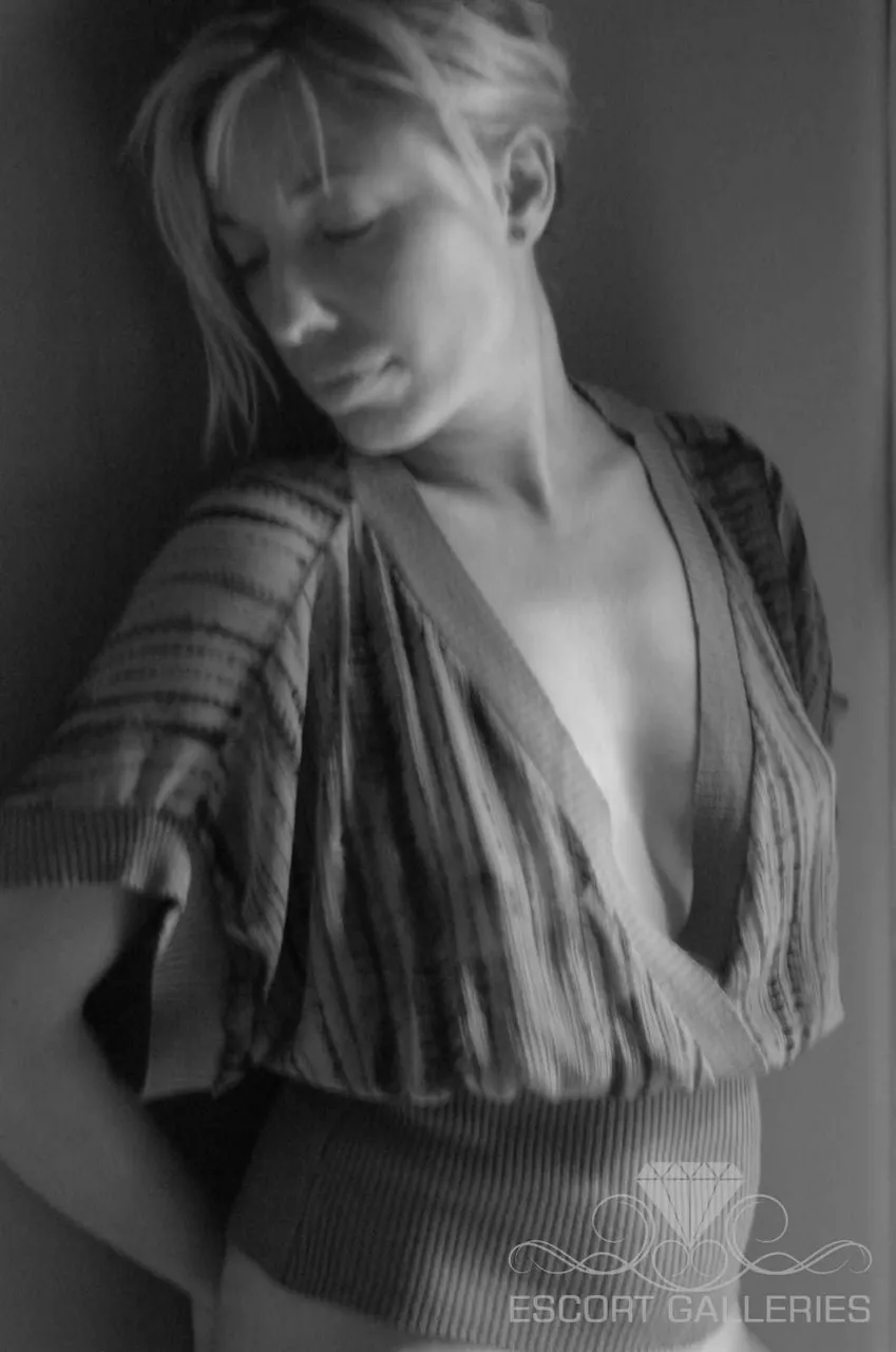 Escorts Milan, Italy Victoria