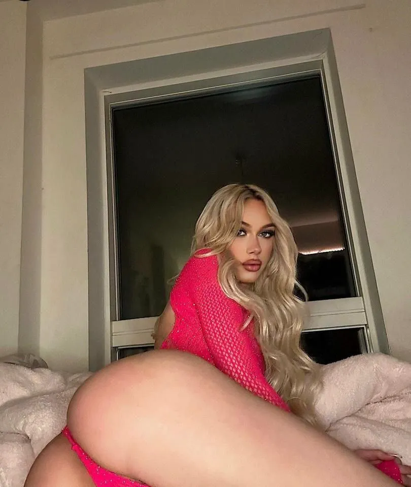 Escorts Muscat, Oman Sarah(versatile)