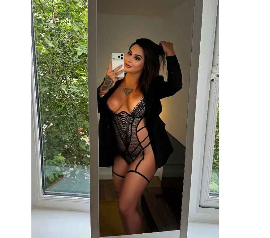 Escorts Woking, England Amanda hot Brazilian