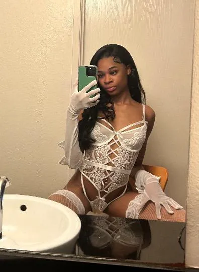 Escorts Philadelphia, Pennsylvania SLIM PETITE TREAT 🥰  20 -