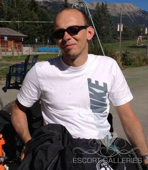 Escorts France Cebalos