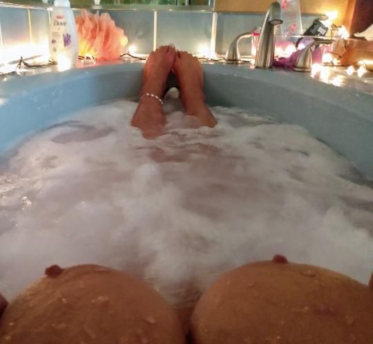 Escorts Biloxi, Mississippi LET'S BLOW BUBBLES TOGETHER ❤️❤️❤️ JACUZZI FUNTIME is AVAILABLE in MOSS POINT ❤️❤️❤️