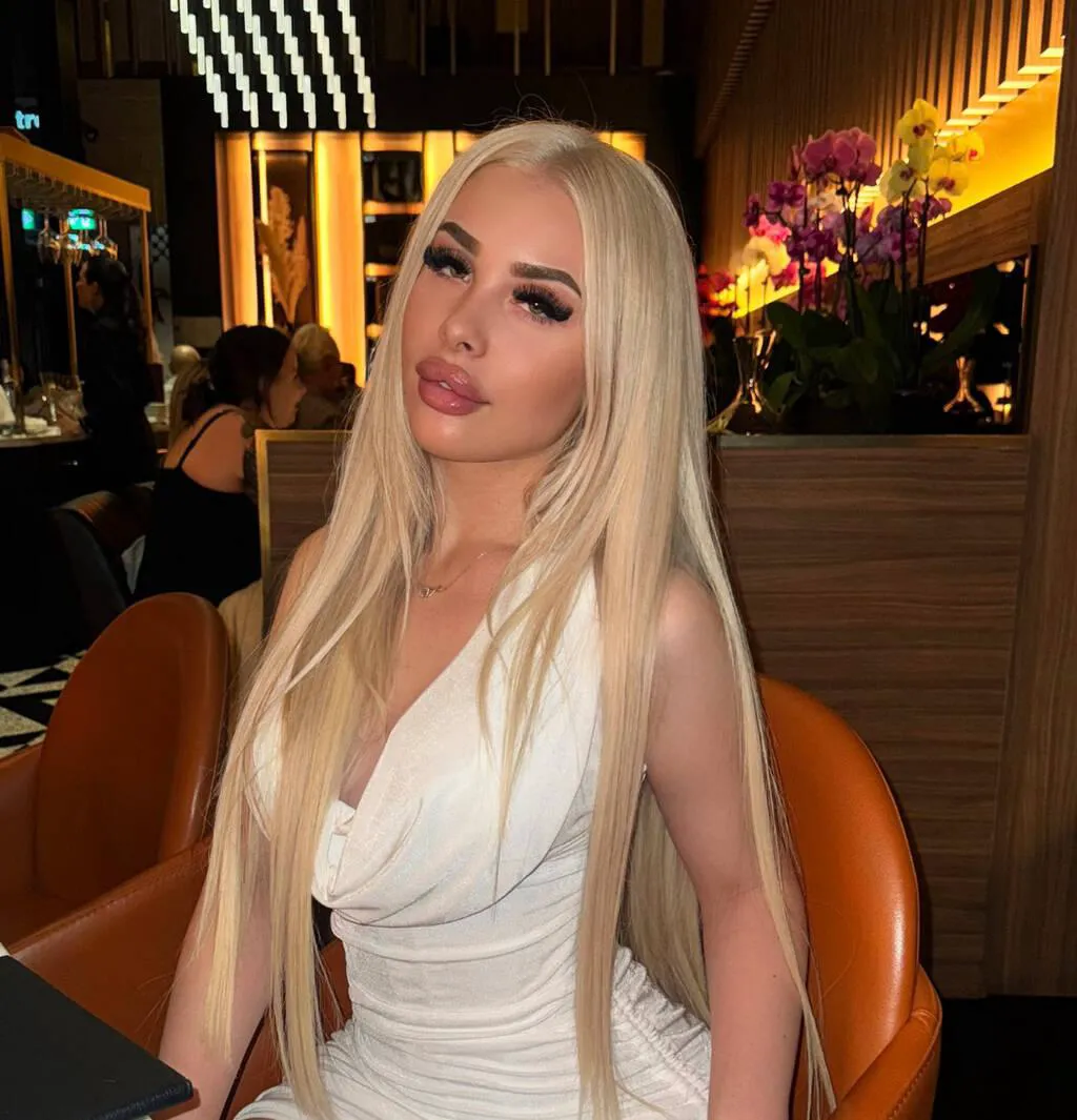 Escorts Niagara Falls, Ontario Barbie