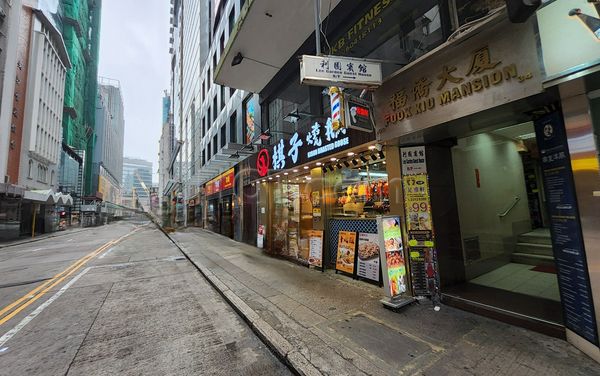 Massage Parlors Hong Kong, Hong Kong Picks the Ear