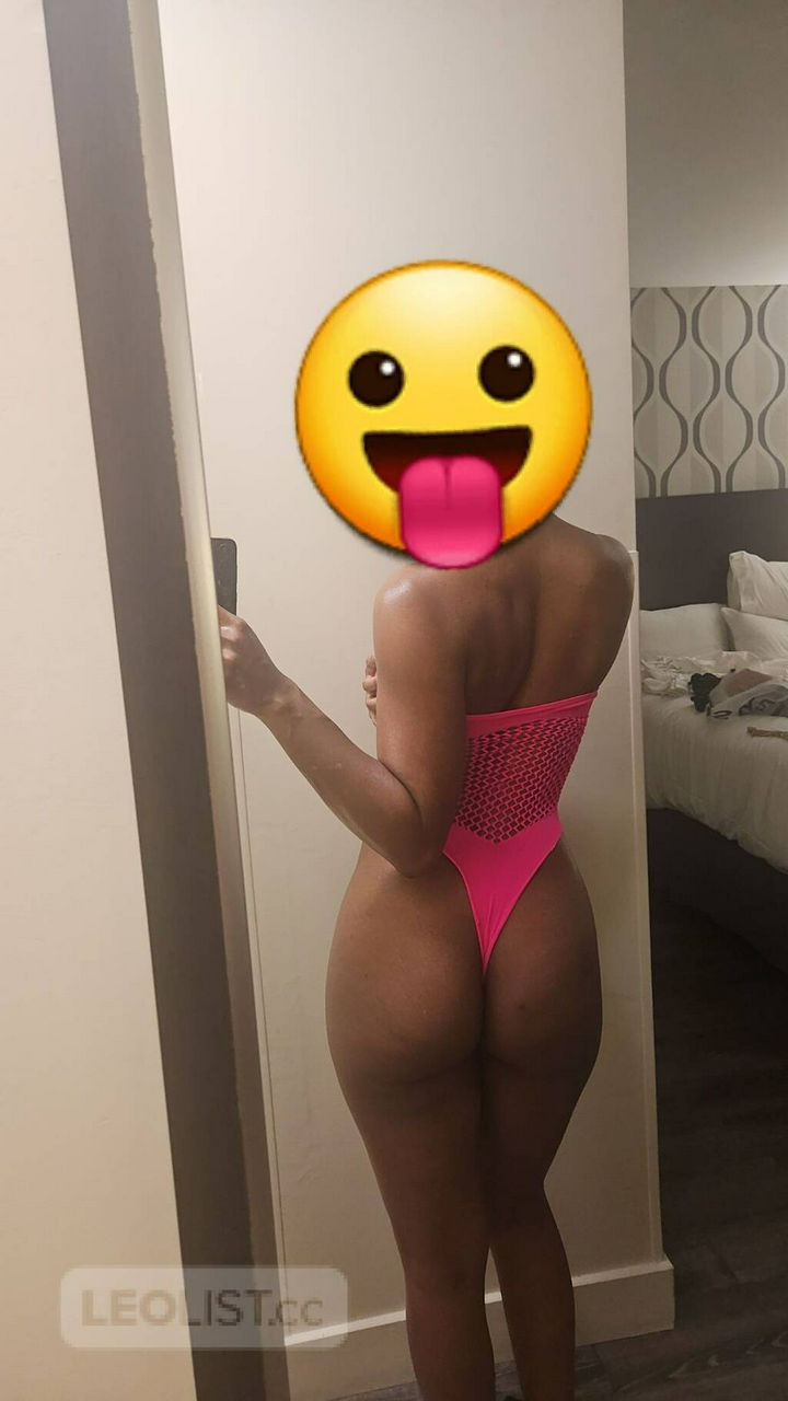 Escorts Mississauga, Ontario FEELING FREAKY AND NAUGHTY! I need some spanking please! DUO