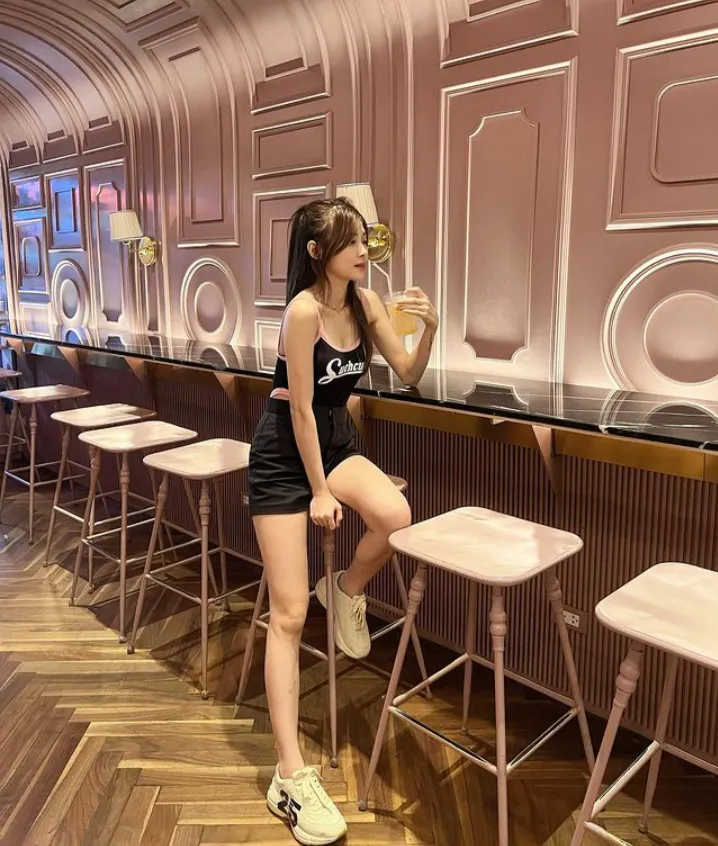 Escorts Jakarta, Indonesia Megan