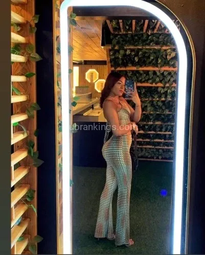 Escorts Chicago, Illinois Body Rub sensual girl Nuru studio
