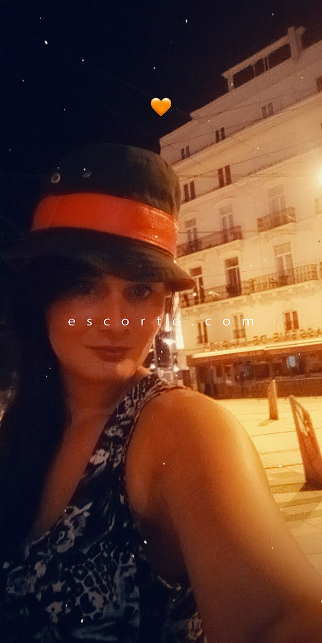 Escorts Lyon, France Clea