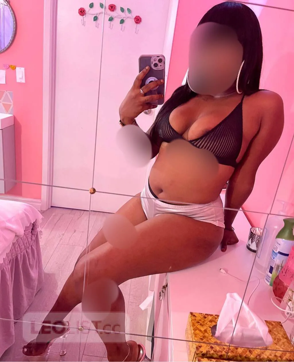 Escorts Toronto, Ontario Party queen soaking wet pussy available now