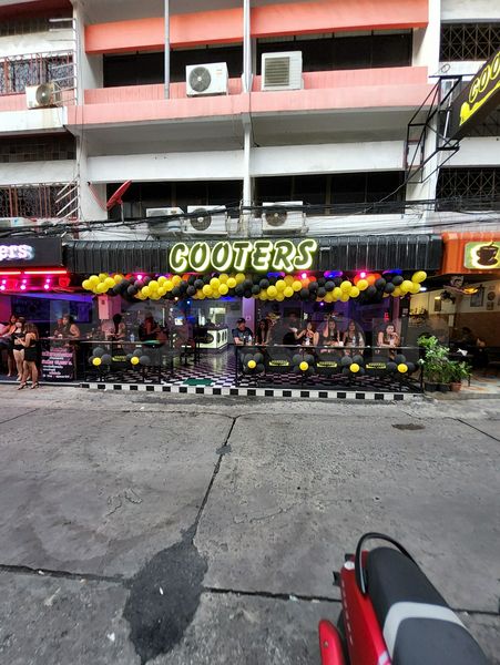 Beer Bar / Go-Go Bar Pattaya, Thailand Cooters Bar