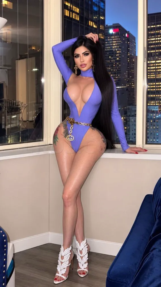 Escorts New York City, New York Naomi