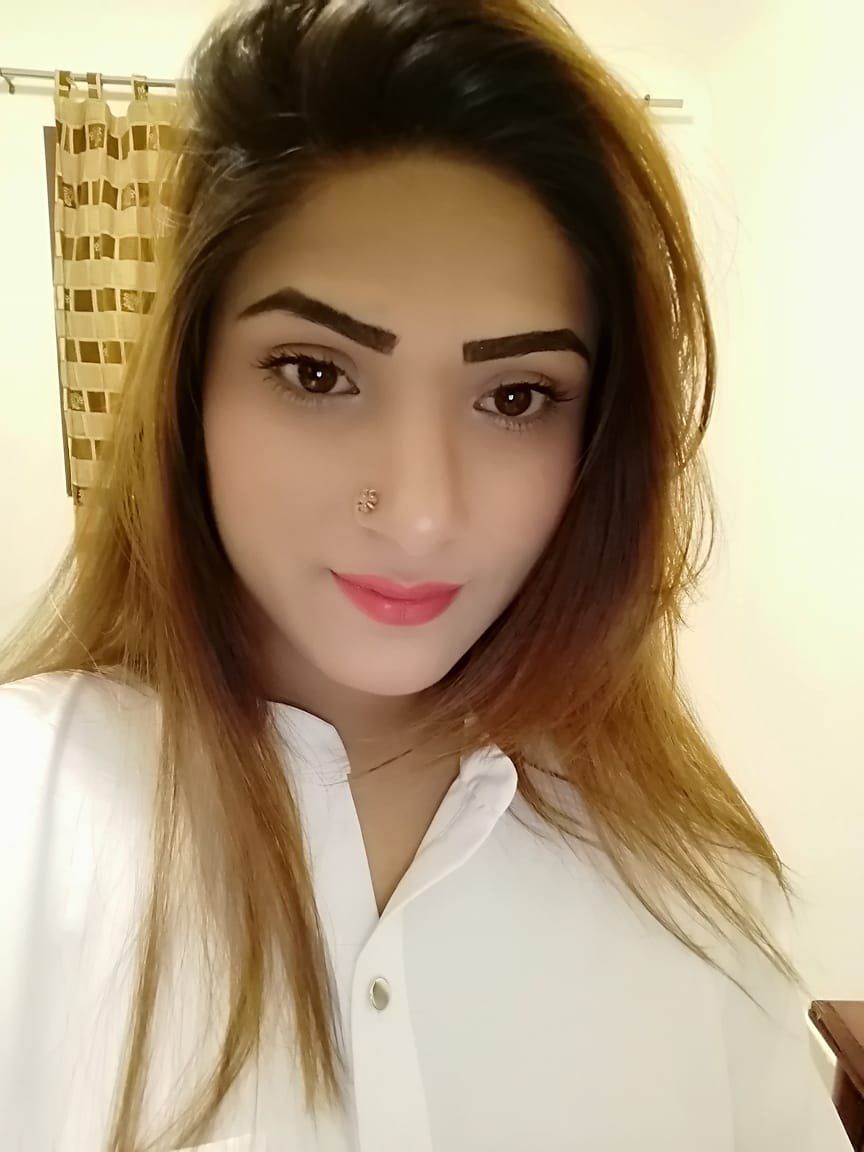 Escorts Abu Dhabi, United Arab Emirates Hina Sharma Busty Girl